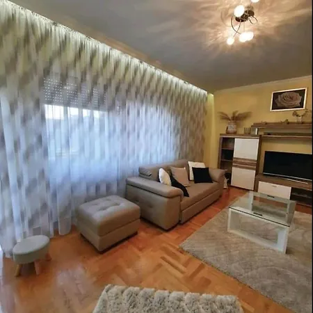 Emese Apartman Apartment